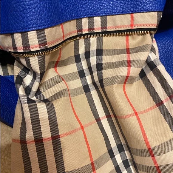 Authentic Burberry Baynard Leather Tote - Picture 8 of 16